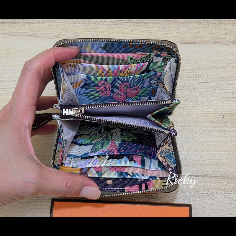 全新全配 Hermes 愛馬仕 大象灰 絲巾短夾-4