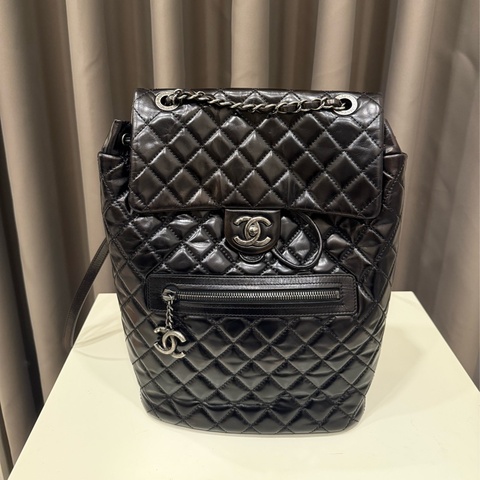 Chanel香奈兒 油蠟皮黑銀後背