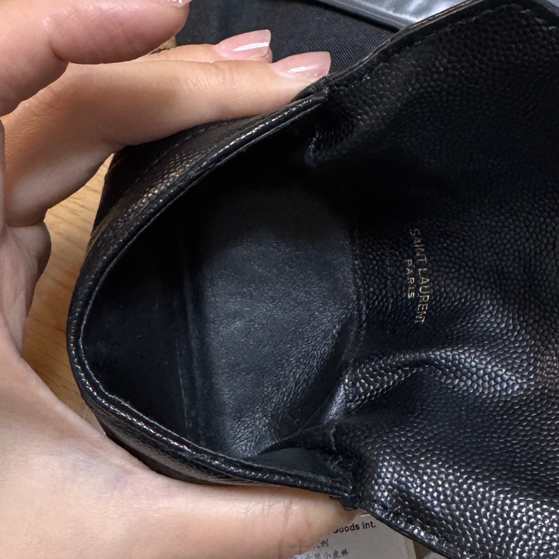 YSL CASSANDRE MATELASSÉ粒面壓紋皮革多層式翻蓋拉鏈卡夾-4