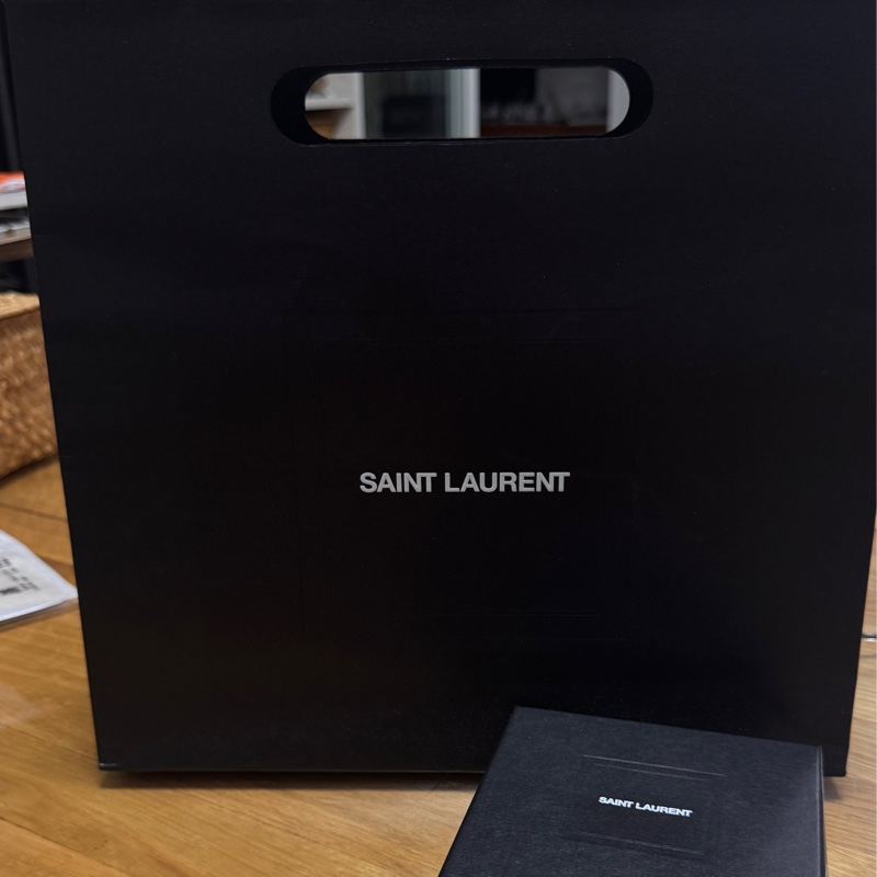 YSL CASSANDRE MATELASSÉ粒面壓紋皮革多層式翻蓋拉鏈卡夾-8