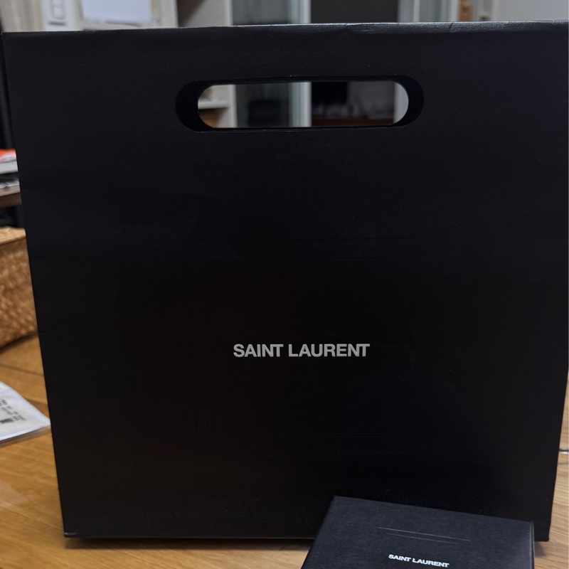 YSL CASSANDRE MATELASSÉ粒面壓紋皮革多層式翻蓋拉鏈卡夾-19
