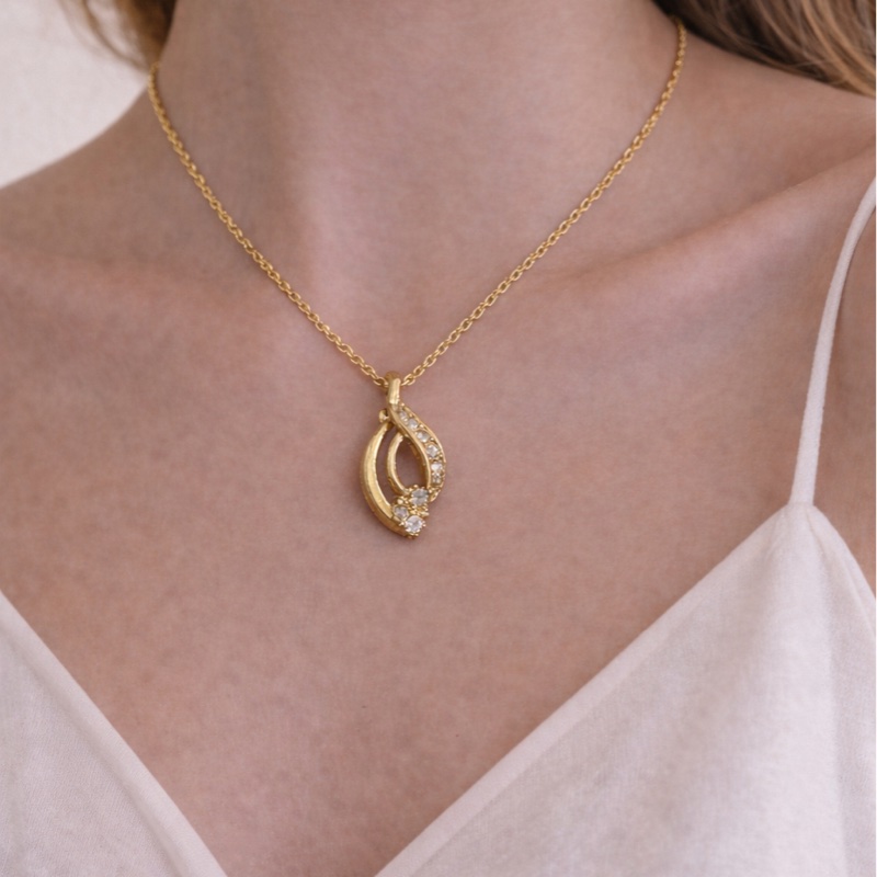 【95新 ✨ 全網最低價！】 Dior中古德標鏤空亮鑽吊墜(下單前先詢問庫存❗️❗️）-0