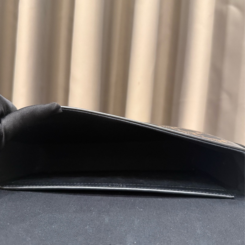 Celine 經典Triomphe帆布小牛皮翻蓋斜背郵差包-6