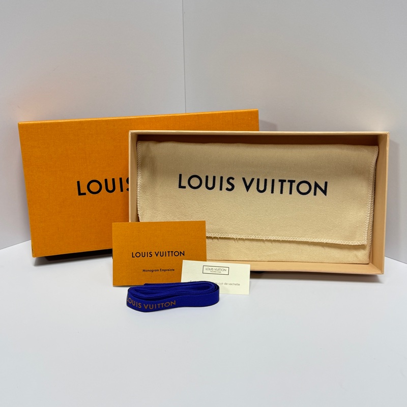 【超！級！新】 LV M61864 壓紋牛皮 拉鍊長夾 （專櫃價38,800）-1