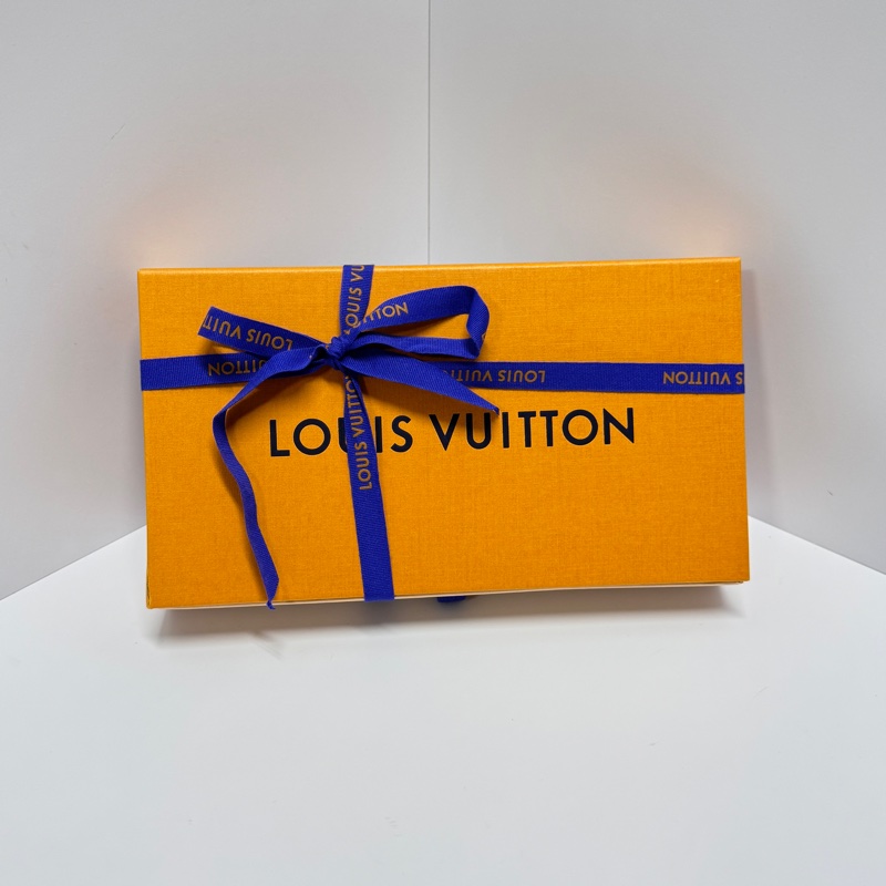 【超！級！新】 LV M61864 壓紋牛皮 拉鍊長夾 （專櫃價38,800）-4