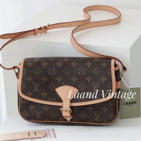 Louis Vuitton • 經典老花法棍包