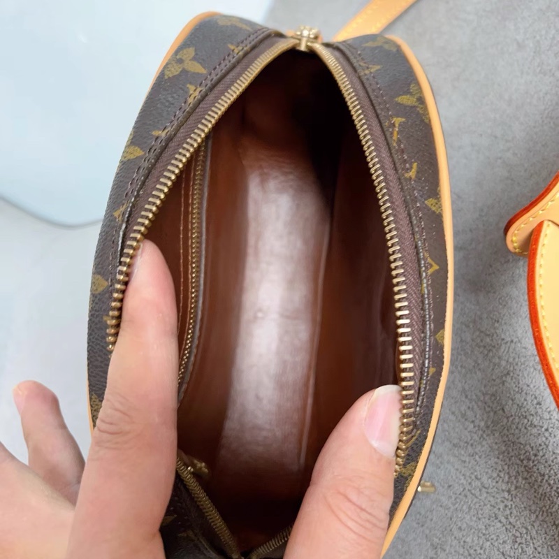 Louis Vuitton • 經典老花開口笑雙子星郵差包-11