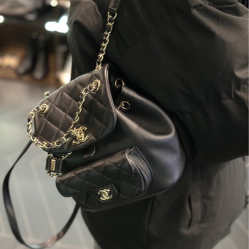 99🆕全配🈶購證😍絕美斷貨款❤️‍🔥Chanel香奈兒黑金小號duma鏈條後背包小書包雙肩包-4