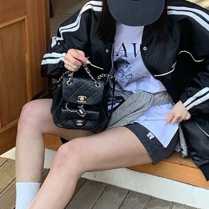 99🆕全配🈶購證😍絕美斷貨款❤️‍🔥Chanel香奈兒黑金小號duma鏈條後背包小書包雙肩包-5