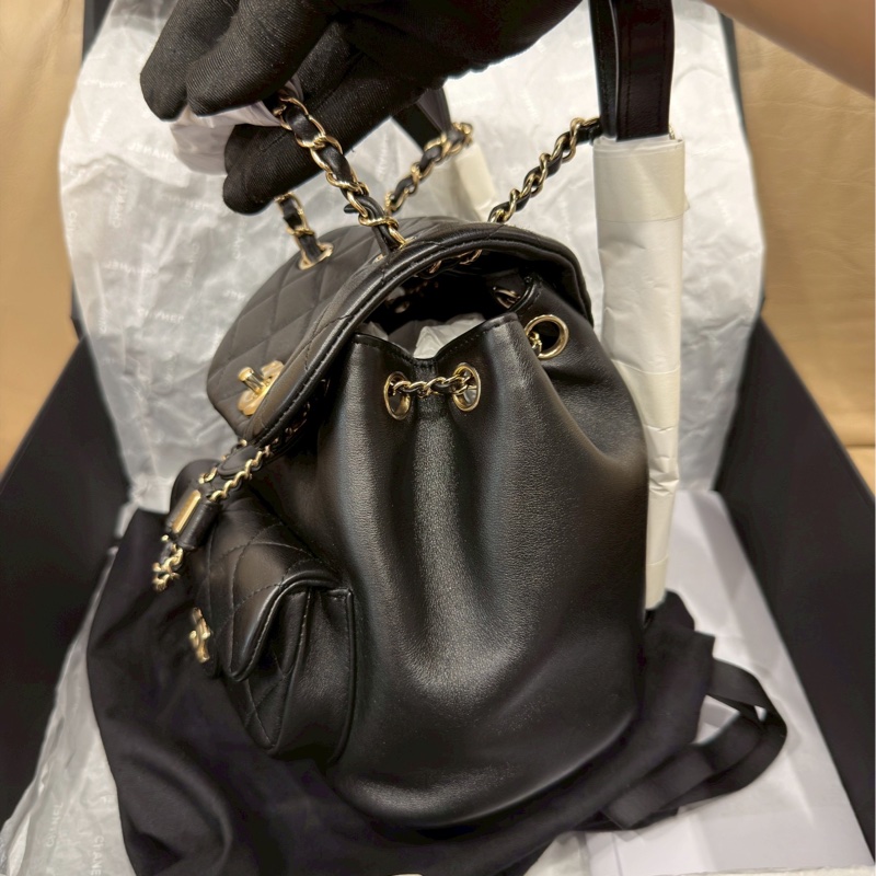 99🆕全配🈶購證😍絕美斷貨款❤️‍🔥Chanel香奈兒黑金小號duma鏈條後背包小書包雙肩包-9