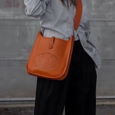 日常實用款💯Hermes愛馬仕火焰橙銀扣evelyne伊芙琳29單肩斜挎包-2