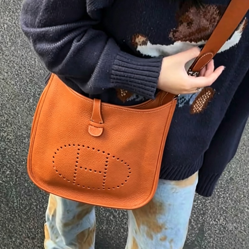 HERMES愛馬仕Evelyne伊芙琳29火焰橙銀扣單肩斜挎包👜-18