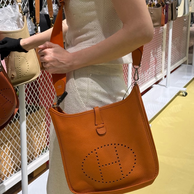 HERMES愛馬仕Evelyne伊芙琳29火焰橙銀扣單肩斜挎包👜-20