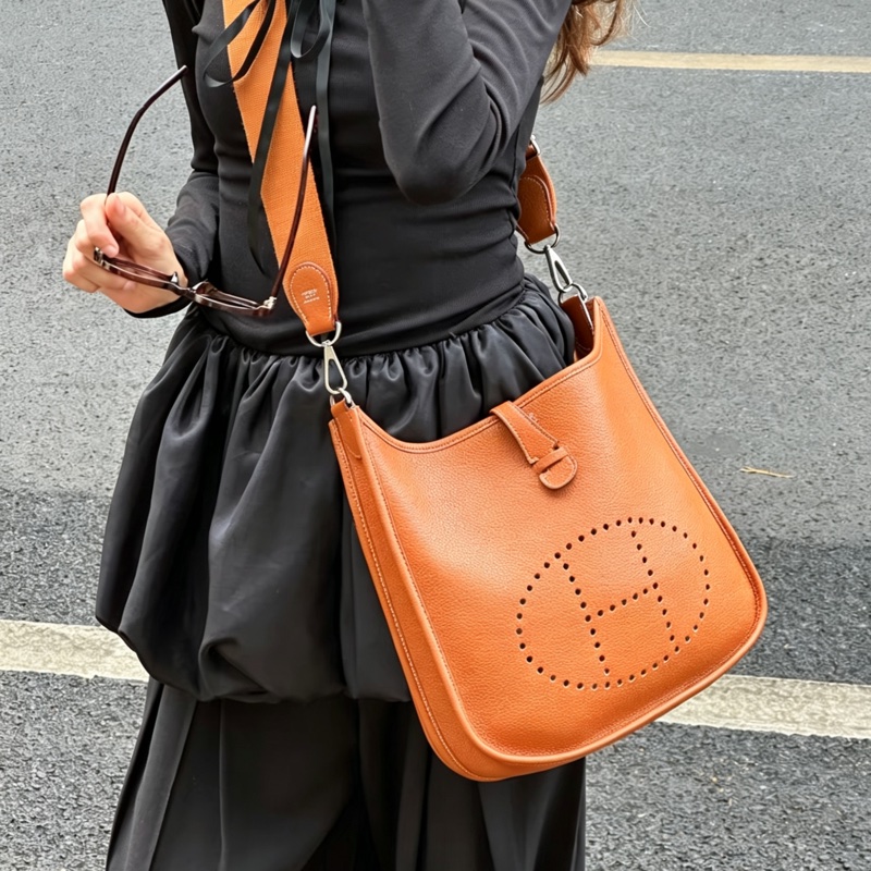 HERMES愛馬仕Evelyne伊芙琳29火焰橙銀扣單肩斜挎包👜-21