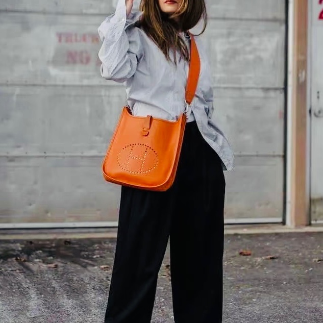 HERMES愛馬仕Evelyne伊芙琳29火焰橙銀扣單肩斜挎包👜-26