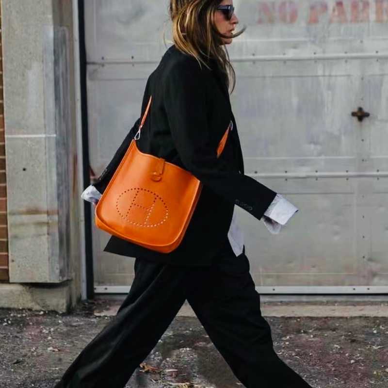 HERMES愛馬仕Evelyne伊芙琳29火焰橙銀扣單肩斜挎包👜-28