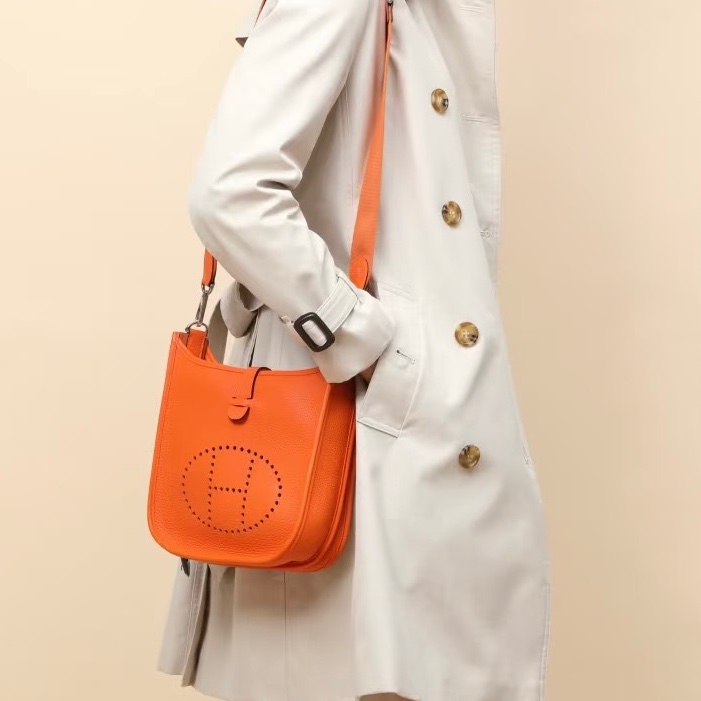 HERMES愛馬仕Evelyne伊芙琳29火焰橙銀扣單肩斜挎包👜-30