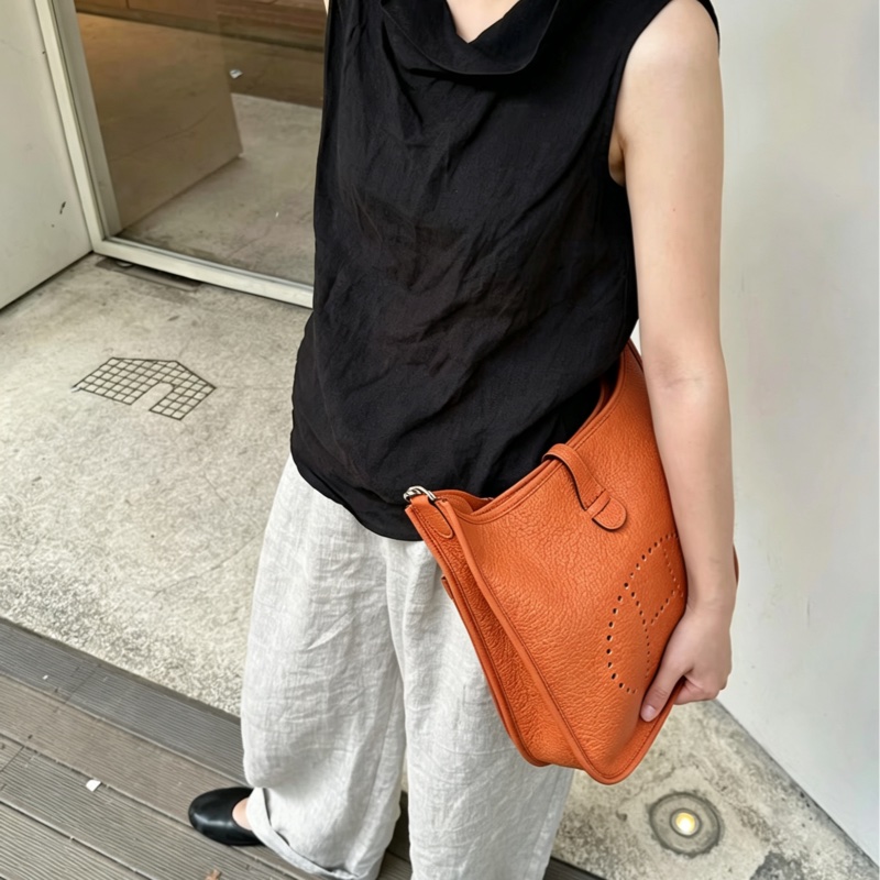 HERMES愛馬仕Evelyne伊芙琳29火焰橙銀扣單肩斜挎包👜-31