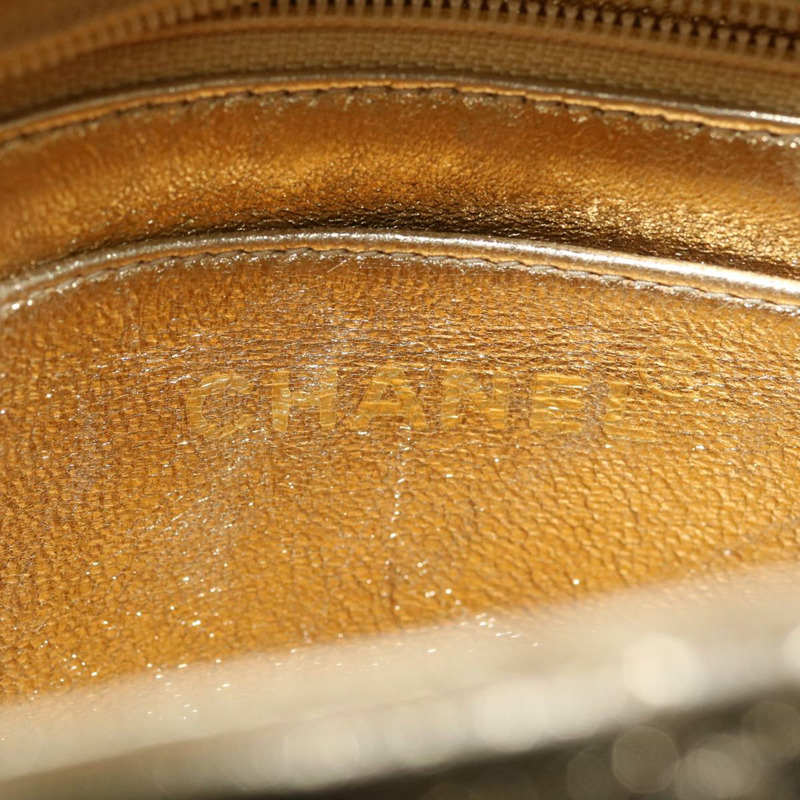 【日本直送】香奈兒 (CHANEL) Matelasse 羊皮單肩包，金色雙C標誌，正品編號 29567SAV-18