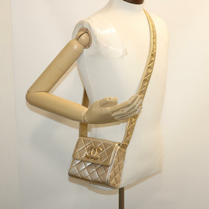 【日本直送】香奈兒 (CHANEL) Matelasse 羊皮單肩包，金色雙C標誌，正品編號 29567SAV-25