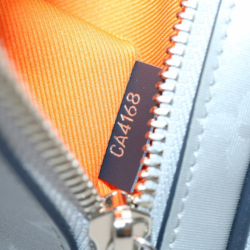 【日本直送】路易威登 Monogram Satellite Alpha 手拿包 銀色 M44171 LV 正品 29977SAV-10