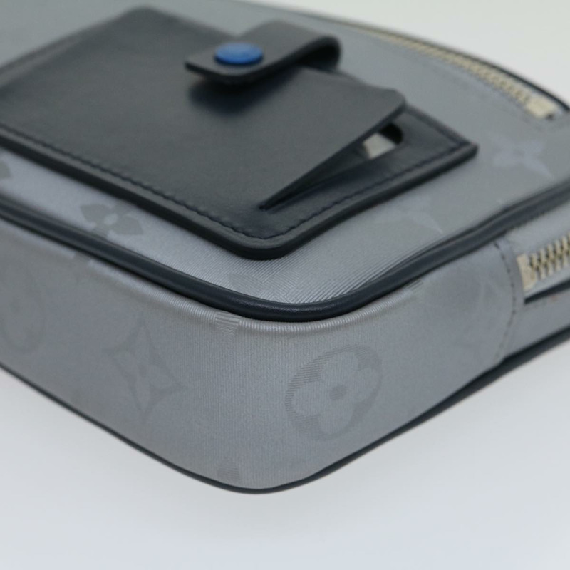 【日本直送】路易威登 Monogram Satellite Alpha 手拿包 銀色 M44171 LV 正品 29977SAV-13