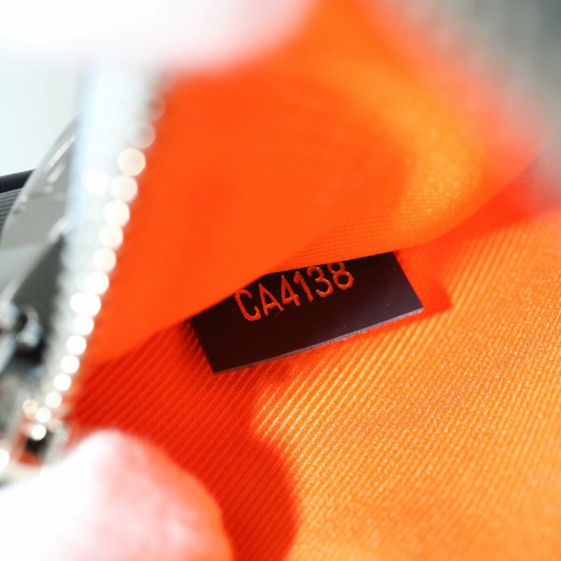 【日本直送】路易威登 Monogram Satellite 手拿包 銀色 M44171 LV 正品 32349SAV-10