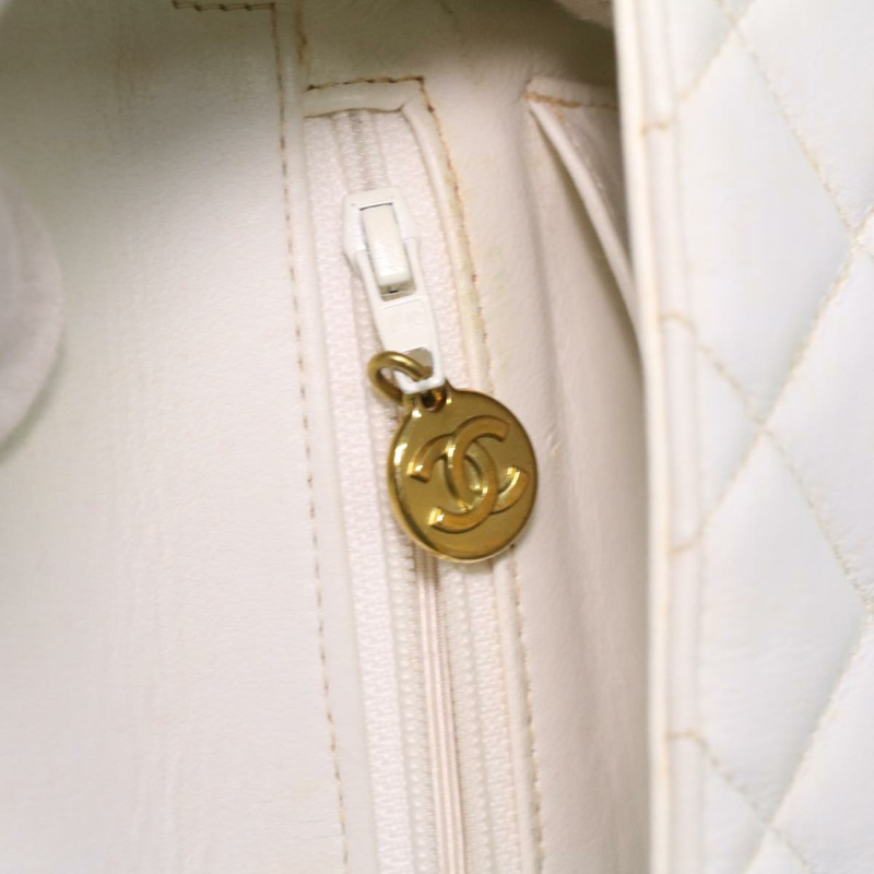 【日本直送】香奈兒 Matelasse 23 旋轉鎖扣單肩包，羊皮材質，棕色/白色，CC 標誌，正品編號 32160SAV-23