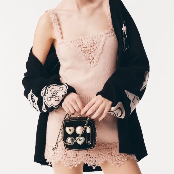 CHANEL 23S眼影盒子mini 鏈條包 5.5*5.5*2  95新 配件盒子-1