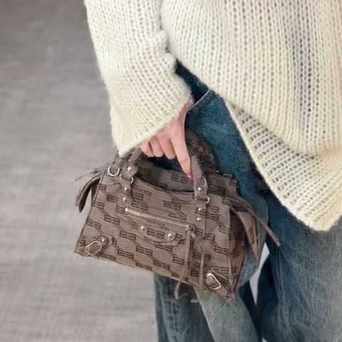 Balenciaga 咖色牛仔 機車包26*17cm  95新 配件肩帶 吊牌 塵袋