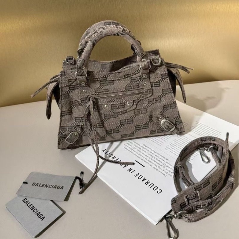 Balenciaga 咖色牛仔 機車包26*17cm  95新 配件肩帶 吊牌 塵袋-1