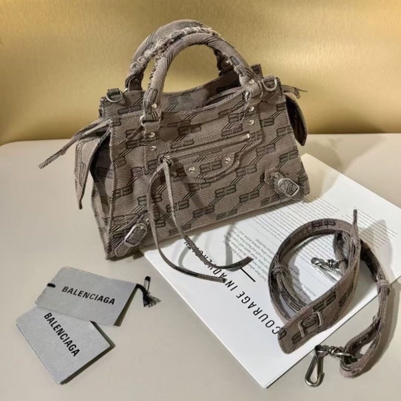 Balenciaga 咖色牛仔 機車包26*17cm  95新 配件肩帶 吊牌 塵袋-3