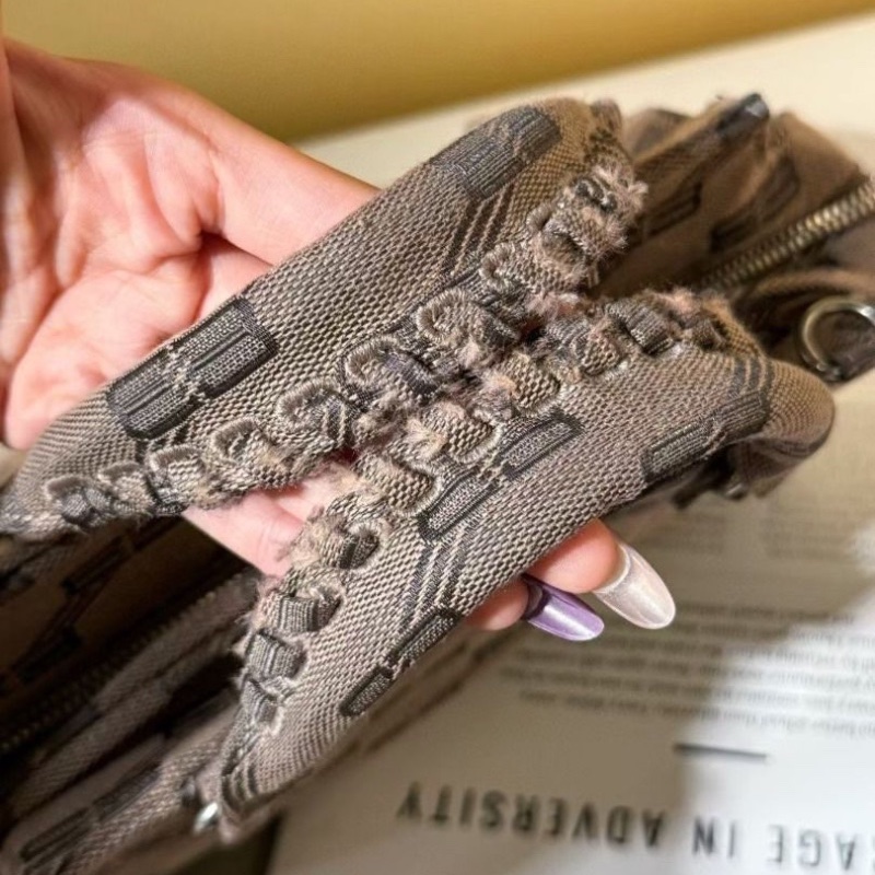 Balenciaga 咖色牛仔 機車包26*17cm  95新 配件肩帶 吊牌 塵袋-6