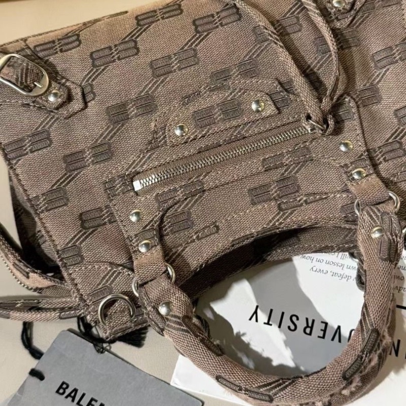 Balenciaga 咖色牛仔 機車包26*17cm  95新 配件肩帶 吊牌 塵袋-8