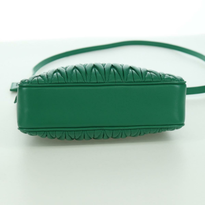 【日本直送】Miu Miu Matelasse 鏈條單肩包，皮革材質，兩用，綠色/金色，正品，貨號 171450SAM-4