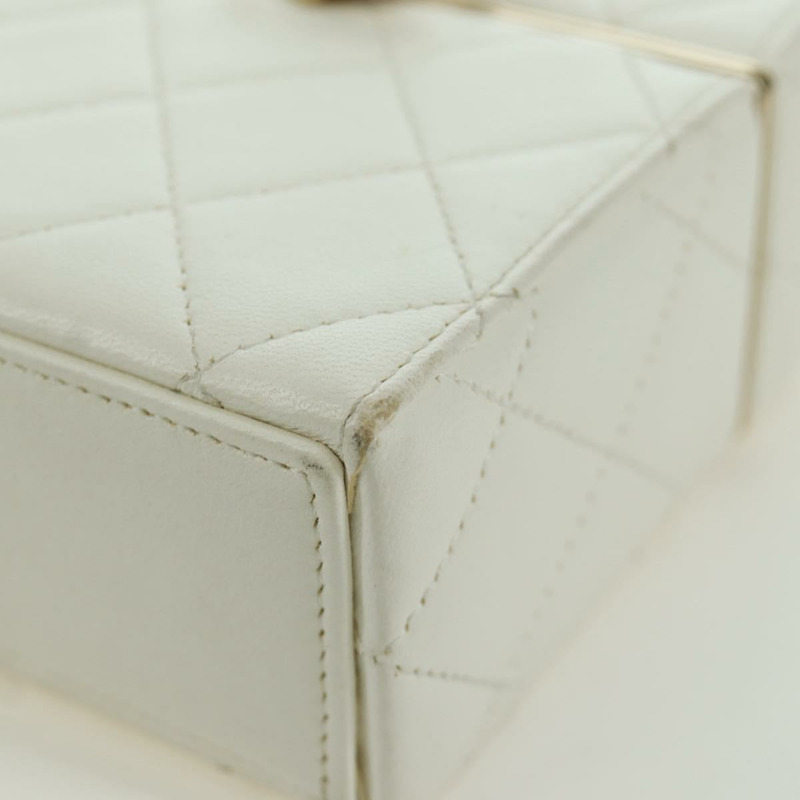 【日本直送】香奈兒 (CHANEL) 絎縫鏈條肩背包，羊皮材質，白色，金色，CC標誌，正品編號 173442SAM-15