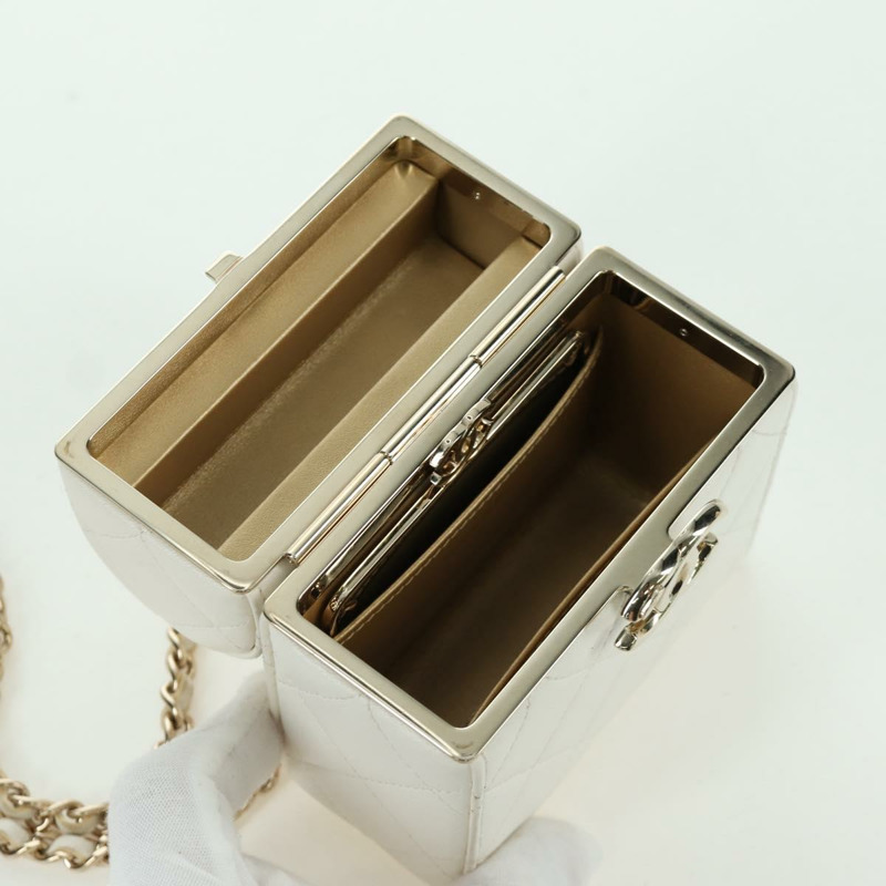 【日本直送】香奈兒 (CHANEL) 絎縫鏈條肩背包，羊皮材質，白色，金色，CC標誌，正品編號 173442SAM-19