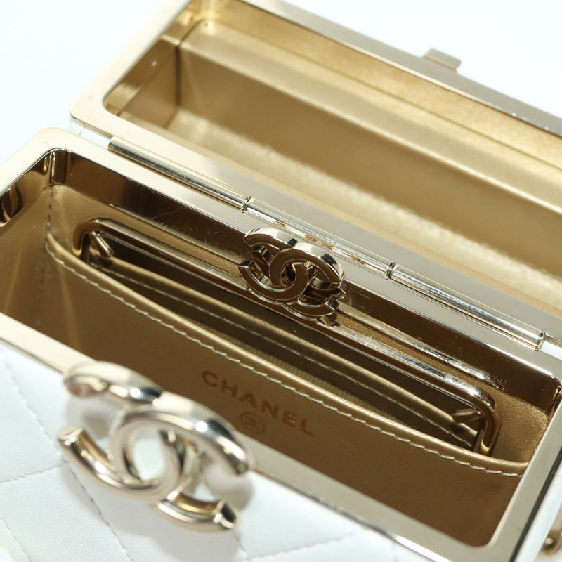【日本直送】香奈兒 (CHANEL) 絎縫鏈條肩背包，羊皮材質，白色，金色，CC標誌，正品編號 173442SAM-23