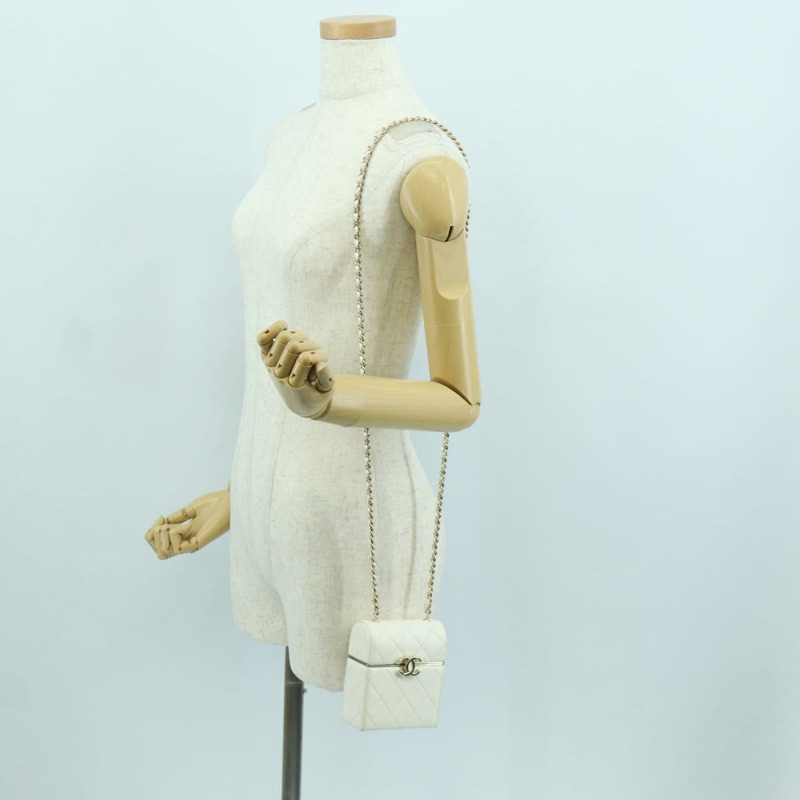 【日本直送】香奈兒 (CHANEL) 絎縫鏈條肩背包，羊皮材質，白色，金色，CC標誌，正品編號 173442SAM-26