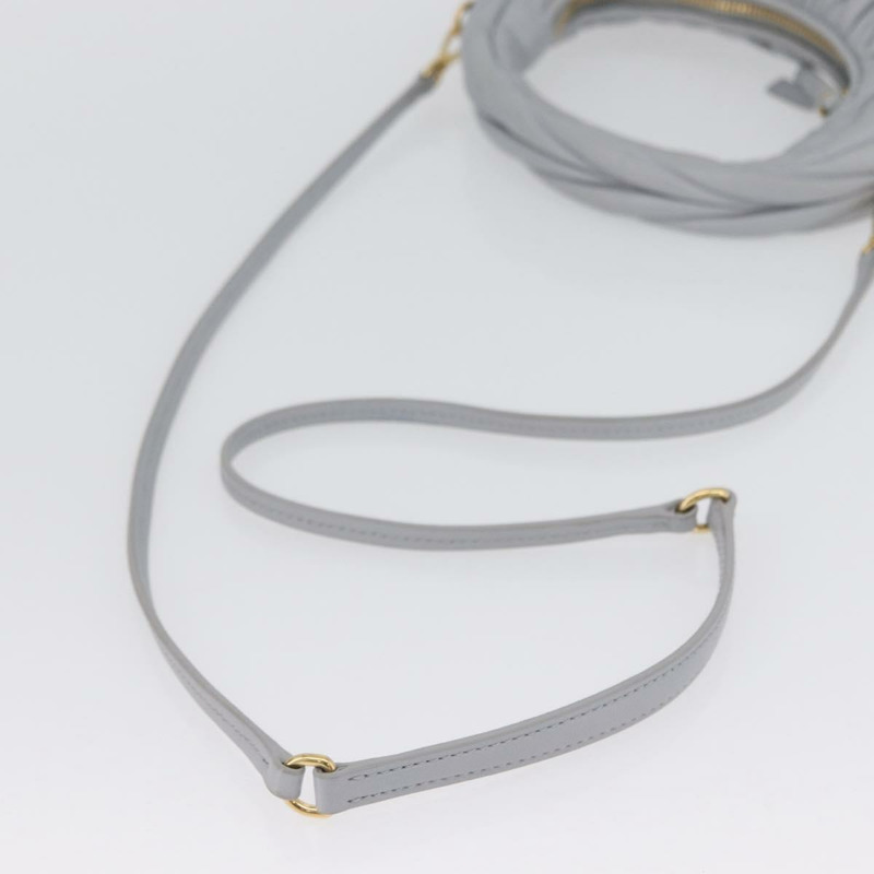 【日本直送】Miu Miu Matelasse Wonder 手提包，皮革材質，兩用，淺藍色/金色，正品，貨號 171511SAM-8