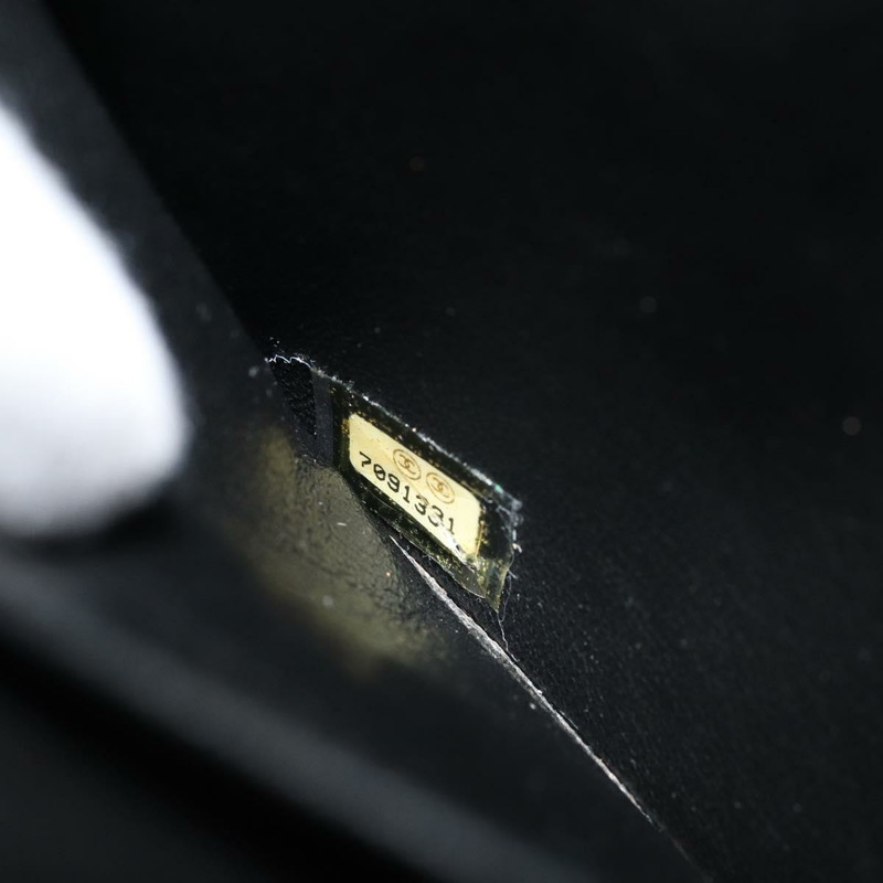 【日本直送】香奈兒 Mademoiselle 手拿包，漆皮材質，銀色多色 CC 標誌，貨號 171544V-10