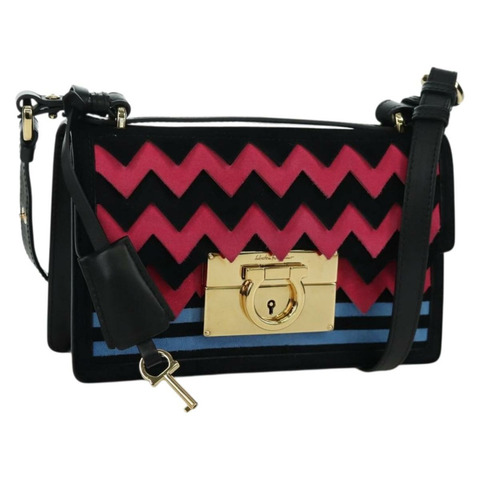 Salvatore Ferragamo Gancini 單肩包，麂皮材質，黑色、粉紅色、金色，正品 ARZ419M