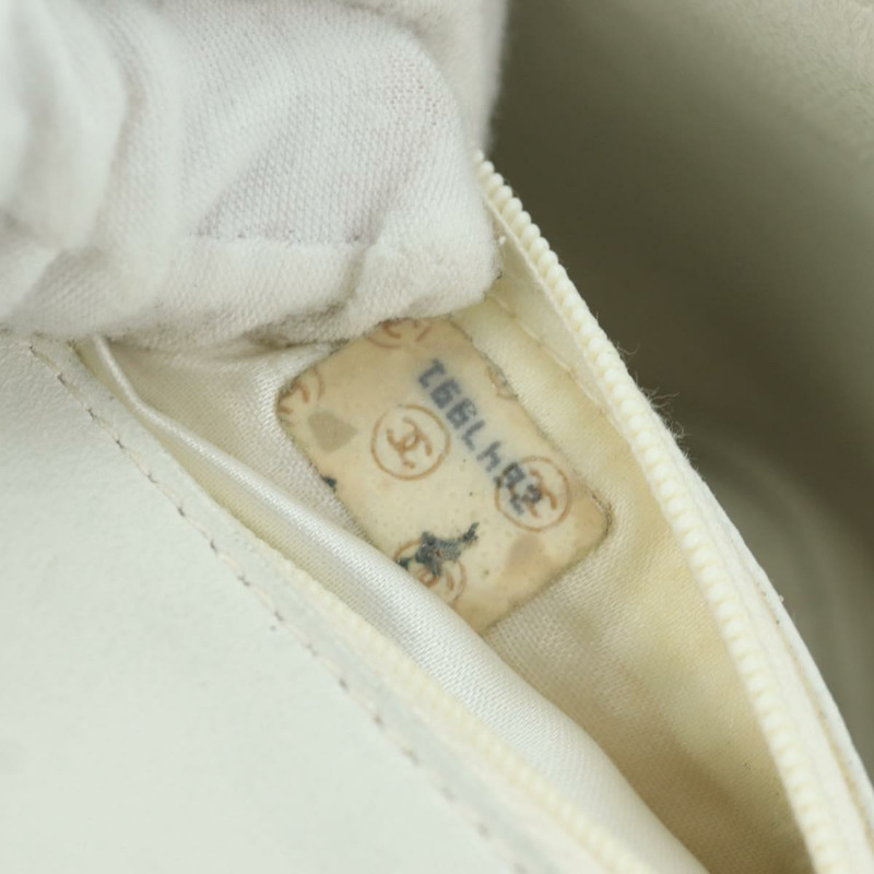 【日本直送】香奈兒 Griboa V 縫線鏈條單背包 白色皮革 金色 CC 標誌 ARZ551SAV-10