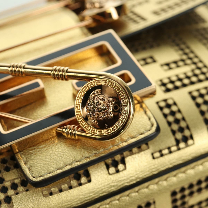 【日本直送】FENDI FENDACE 迷你水桶肩背包 皮革 金色 正品 ARZ750SM-18