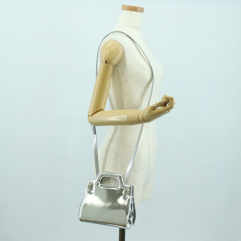 【日本直送】Salvatore Ferragamo Gancini Wanda 手袋 漆皮 兩用 銀色 正品 BAZ481V-21