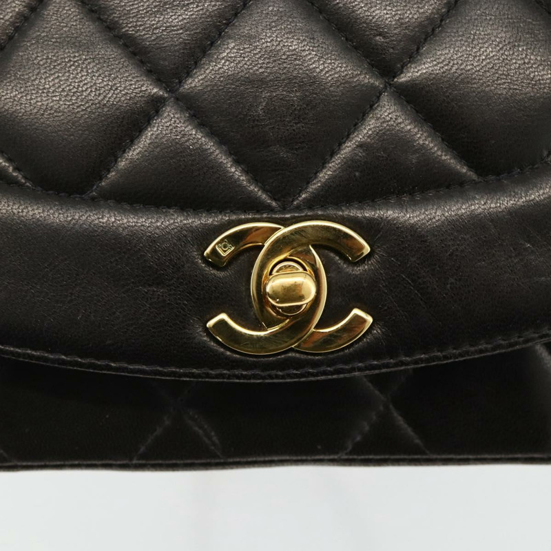 【日本直送】香奈兒 Diana 22 絎縫鏈條包，羊皮材質，黑色，金色雙C標誌，正品 ka3815V-17