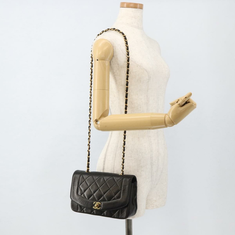 【日本直送】香奈兒 Diana 22 絎縫鏈條包，羊皮材質，黑色，金色雙C標誌，正品 ka3815V-24