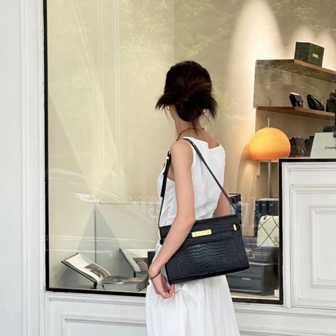 Ysl 黑金鱷魚壓紋曼哈頓中號 29*21*7  9新 配件盒子 塵袋 購證