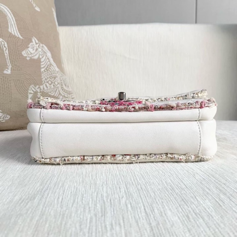 Chanel 季節款彩色毛呢邊CF羊皮拼毛呢 白銀 白色銀扣22*15*6 9新 配件塵袋保卡-5