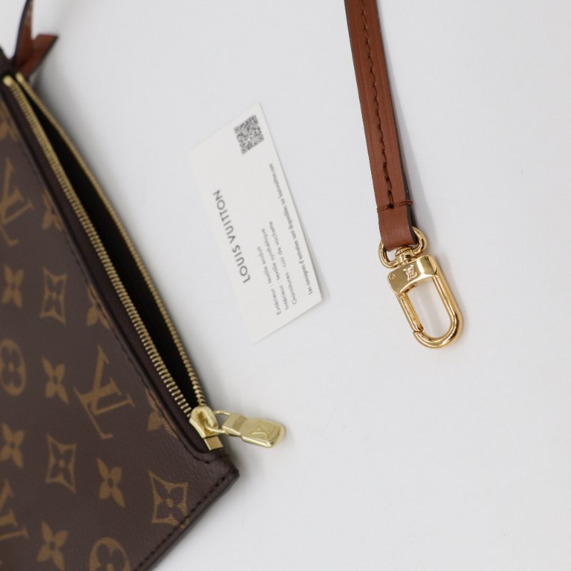 Louis Vuitton loop hobo-16